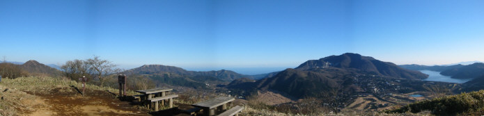 丸岳から見る金時山～芦ノ湖