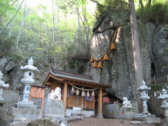 石割神社