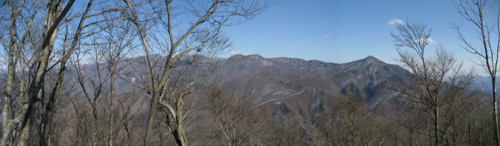 お坊山から見る滝子山方面