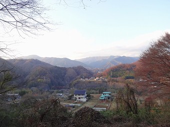 扇山や権現山の山並み