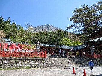 二荒山神社と男体山